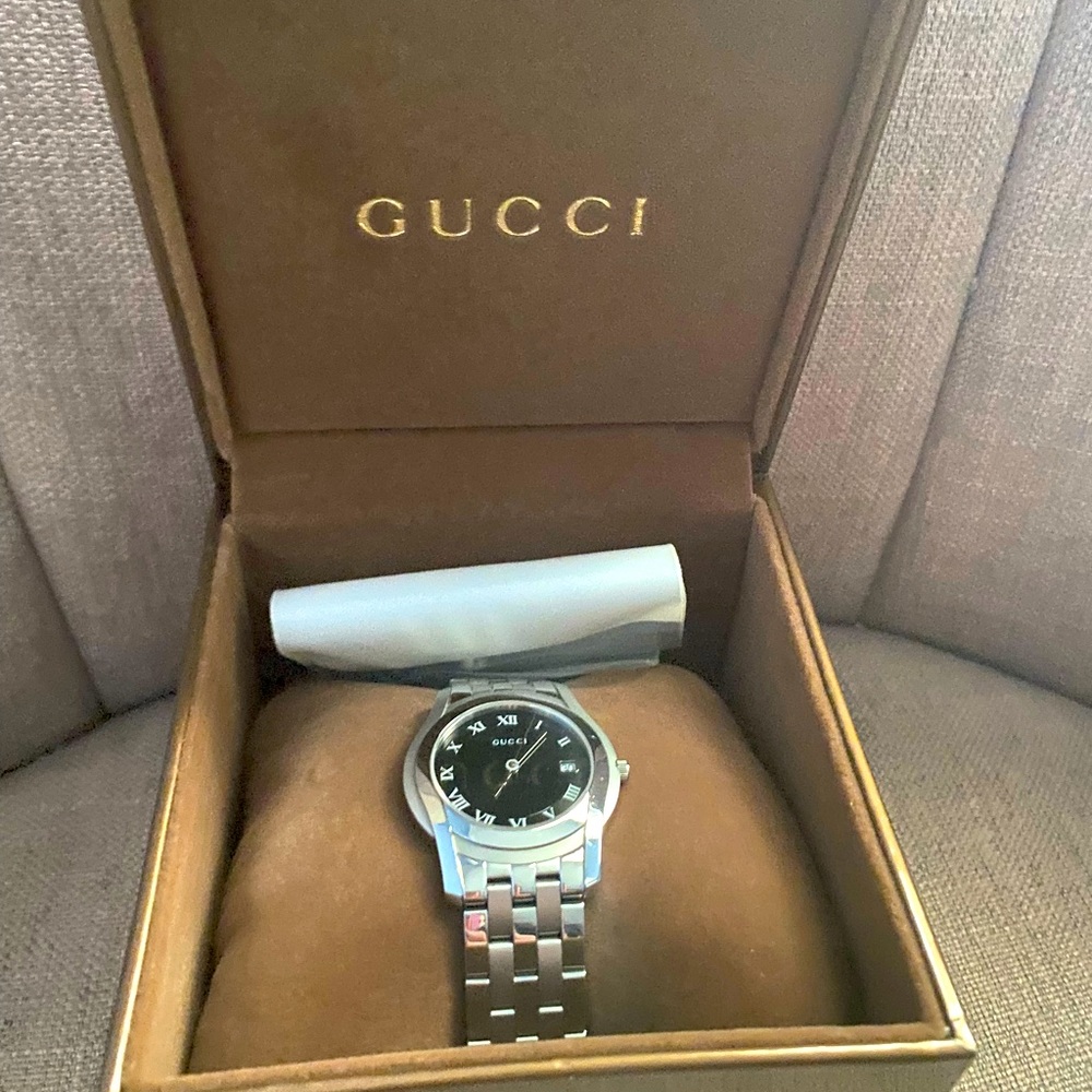 Like new Authentic Gucci watch!
